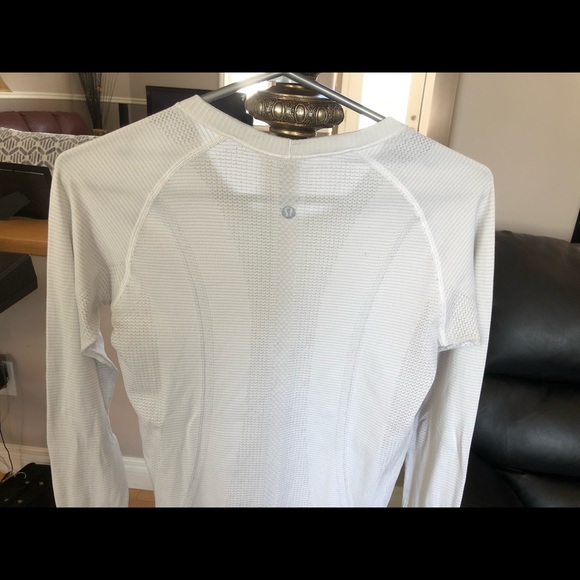 Lululemon, Women’s 6, Swiftly Tech Long Sleeve Crew, GUC - Picture 5 of 16